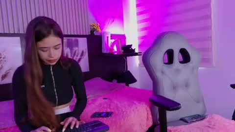 lara_as online show from June 24, 5:12 pm