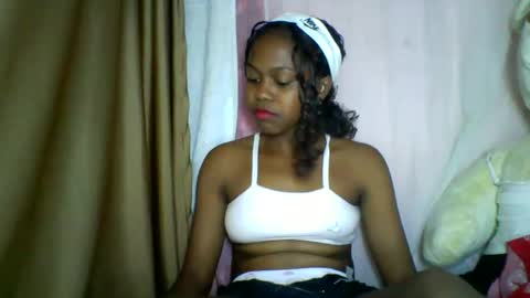 lara_belle online show from May 6, 6:35 pm
