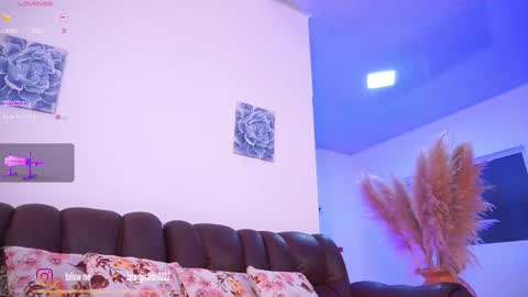 Snapshot of lara_giraldo chatting on February 21, 12:11 am Hello Guys I am Lara Giraldo WELCOME To my room online show from February 21, 12:11 am