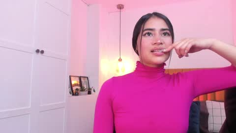 Snapshot of lara_madisson chatting on December 5, 11:40 pm Lara Madisson online show from December 5, 11:40 pm