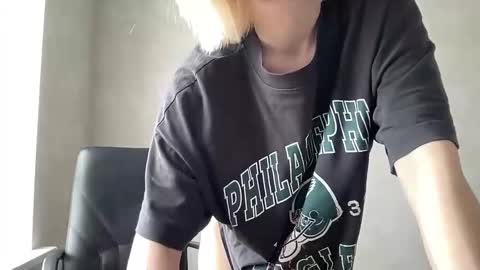 Snapshot of lara_neon chatting on February 25, 9:53 am Lara Neon online show from February 25, 9:53 am