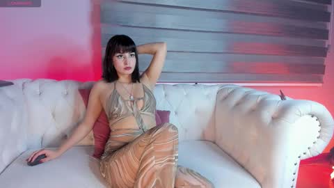 lara_reynolds_ online show from March 8, 12:30 am