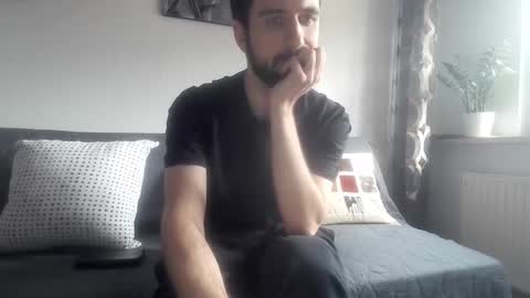 laraaan online show from October 31, 2:29 pm