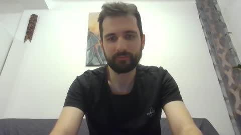 laraaan online show from January 7, 7:49 pm