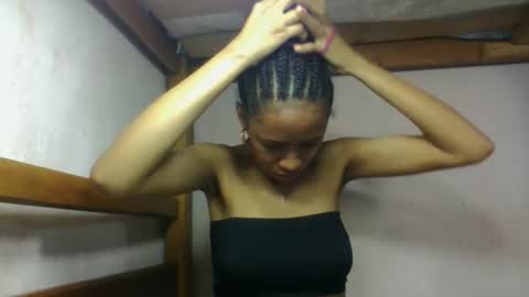 larah98 online show from February 22, 5:40 am