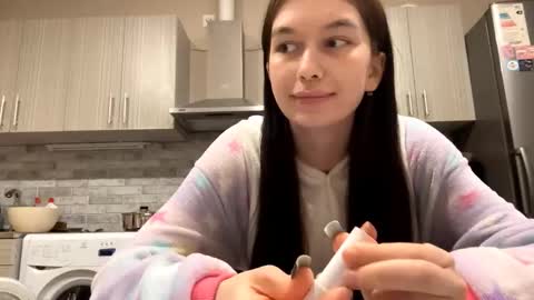 lara online show from March 11, 9:32 pm