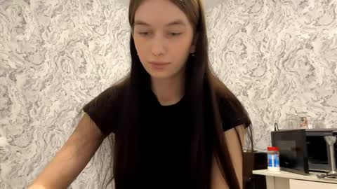 lara online show from April 24, 9:39 pm