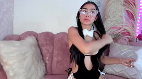 Lara online show from June 6, 11:59 am
