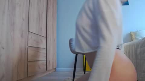 LaraKanes online show from September 11, 8:36 am