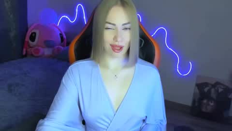 Snapshot of larakrein_lk chatting on February 8, 12:52 pm LaraKrein lk online show from February 8, 12:52 pm