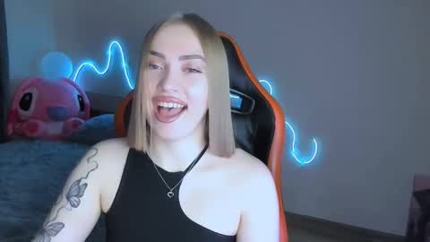 Snapshot of larakrein_lk chatting on February 23, 1:30 pm LaraKrein lk online show from February 23, 1:30 pm