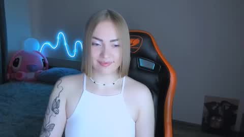 Snapshot of larakrein_lk chatting on March 3, 12:44 pm LaraKrein lk online show from March 3, 12:44 pm