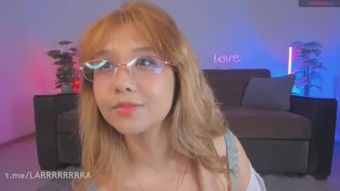 Lara online show from April 30, 8:57 pm
