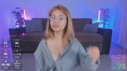 Lara online show from May 10, 7:52 pm