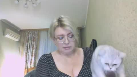 laramrs online show from November 22, 1:54 pm