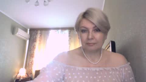laramrs online show from May 11, 9:04 am