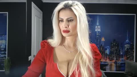 Snapshot of laras_moans chatting on December 2, 7:03 am laras_moans online show from December 2, 7:03 am