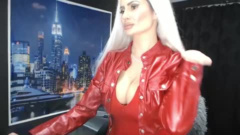 Snapshot of laras_moans chatting on December 21, 8:07 am laras_moans online show from December 21, 8:07 am