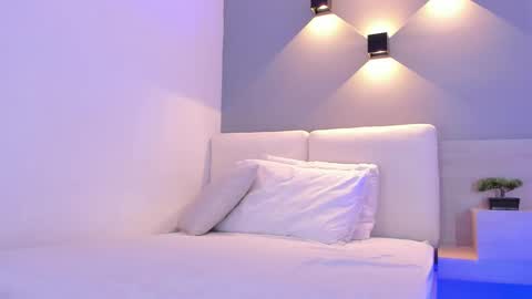 Snapshot of laravillalobos chatting on September 17, 11:28 pm Laura online show from September 17, 11:28 pm