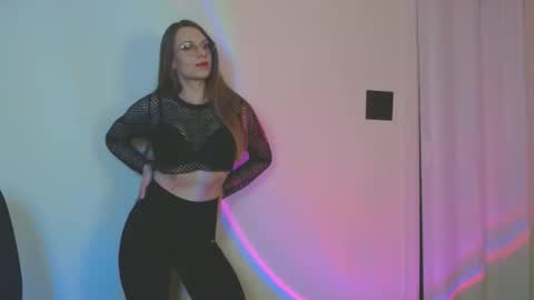 larawintersxxx online show from December 18, 9:21 pm