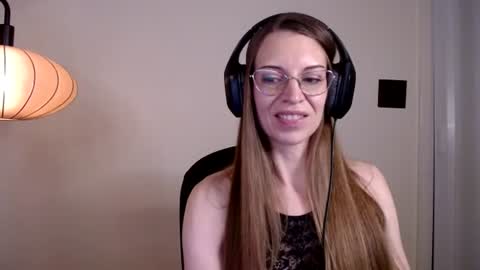 larawintersxxx online show from July 16, 9:32 pm