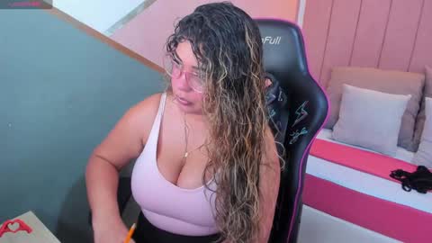 laris_park online show from January 28, 11:39 pm