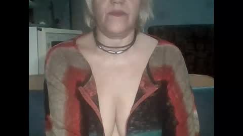 larisaq4ugo24 online show from March 18, 7:50 pm