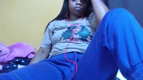 Snapshot of larissa645771 chatting on April 17, 6:00 pm larissa645771 online show from April 17, 6:00 pm