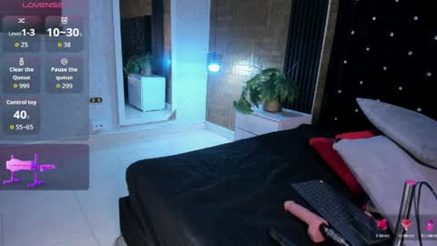       online show from April 7, 8:20 pm