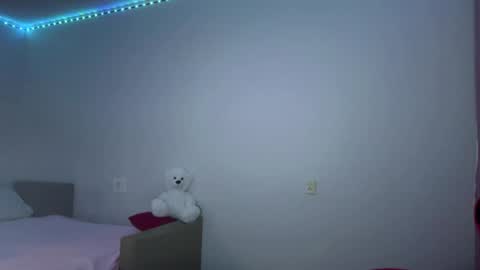 Snapshot of larrainemelandez chatting on June 18, 12:31 pm Jocelyn online show from June 18, 12:31 pm