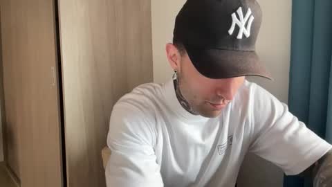 Snapshot of larsskeet chatting on June 9, 5:57 pm larsskeet online show from June 9, 5:57 pm