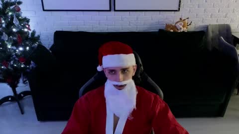 Snapshot of larstar01 chatting on December 26, 2:01 am Lars online show from December 26, 2:01 am