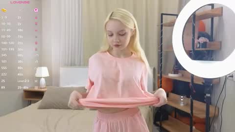 Emilia for my friends Amy online show from November 12, 1:28 am