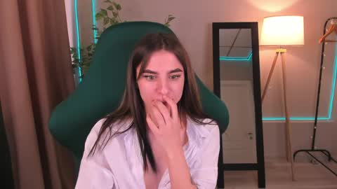 Snapshot of lasly_moon chatting on April 21, 1:42 am lasly_moon online show from April 21, 1:42 am