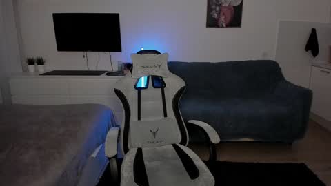 acie online show from December 25, 10:59 pm