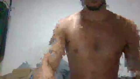 Snapshot of lat1nouncut chatting on February 17, 2:41 am Latino Gymbud online show from February 17, 2:41 am