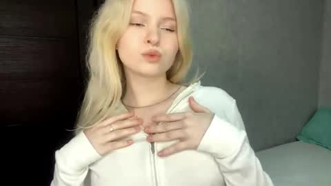 Snapshot of latanyabarthel chatting on March 18, 7:39 pm Jay online show from March 18, 7:39 pm