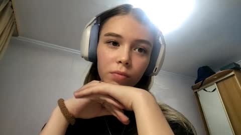 Snapshot of lateshastarnaud chatting on March 25, 10:32 am Linet online show from March 25, 10:32 am