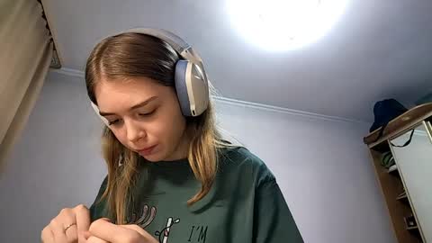 Snapshot of lateshastarnaud chatting on March 26, 10:21 am Linet online show from March 26, 10:21 am