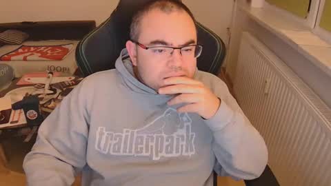 latexboy893 online show from November 13, 9:36 pm