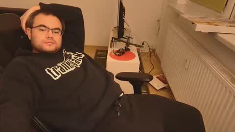 latexboy893 online show from January 10, 12:56 am