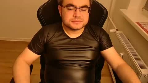 Snapshot of latexboy893 chatting on June 15, 9:17 pm latexboy893 online show from June 15, 9:17 pm