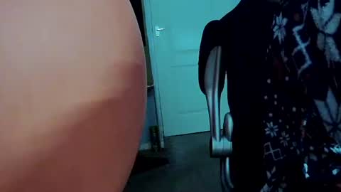 latexchris77 online show from December 5, 11:05 am