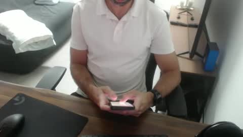 Snapshot of latexdave84 chatting on February 10, 10:19 am latexdave84 online show from February 10, 10:19 am