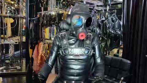 Snapshot of latexlover202 chatting on November 17, 8:58 pm latexlover202 online show from November 17, 8:58 pm