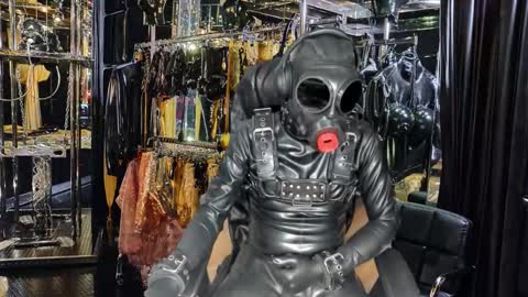 Snapshot of latexlover202 chatting on February 7, 10:13 pm latexlover202 online show from February 7, 10:13 pm