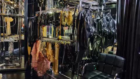 Snapshot of latexlover202 chatting on February 11, 9:42 pm latexlover202 online show from February 11, 9:42 pm