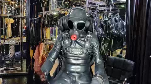 Snapshot of latexlover202 chatting on February 14, 11:12 pm latexlover202 online show from February 14, 11:12 pm