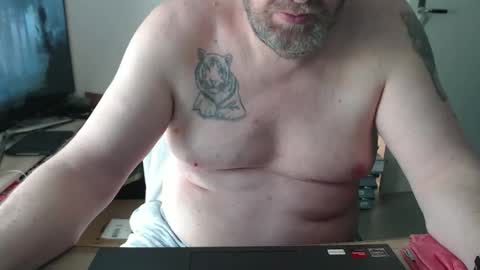 Snapshot of latexloverch71 chatting on April 18, 12:42 pm Andreas Latexlover online show from April 18, 12:42 pm