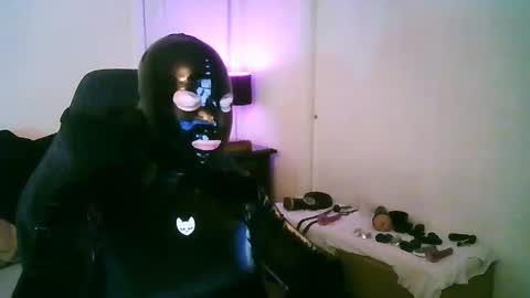latexminheadroom online show from December 5, 2:42 am